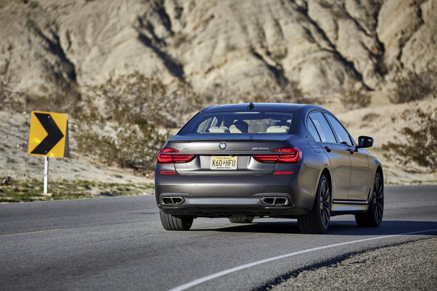  BMW M760i xDrive 2017 года  (NA) (фото 41 из 154)